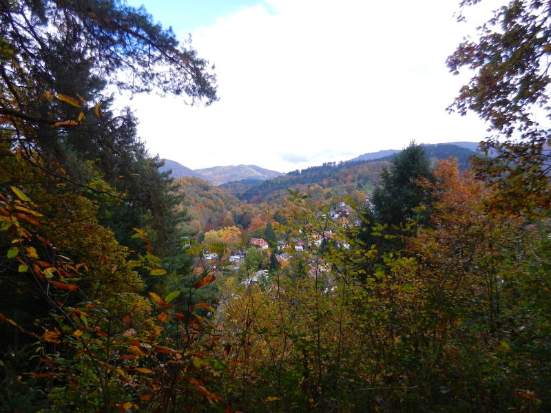 DSCN1423.JPG - Der Ausblick vom Rockertsweible über Gernsbach. Naja, viel ist ja nicht zu erkennen?!?
