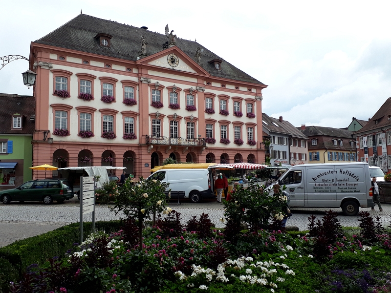 20170902_124129.jpg - Am Marktplatz bzw. Rathaus angekommen.