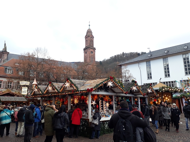 20171209_121838.jpg - Wir wollen die Weihnachtsmärkte entlang der Hauptstraße besuchen.