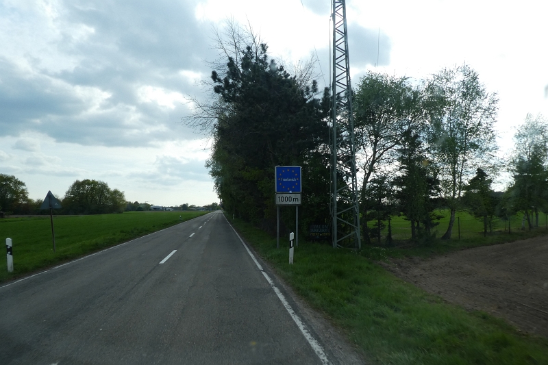 P1020645.JPG - ...um so gegen 16:15Uhr bei Neulauterburg die Grenze nach Frankreich zu überqueren.