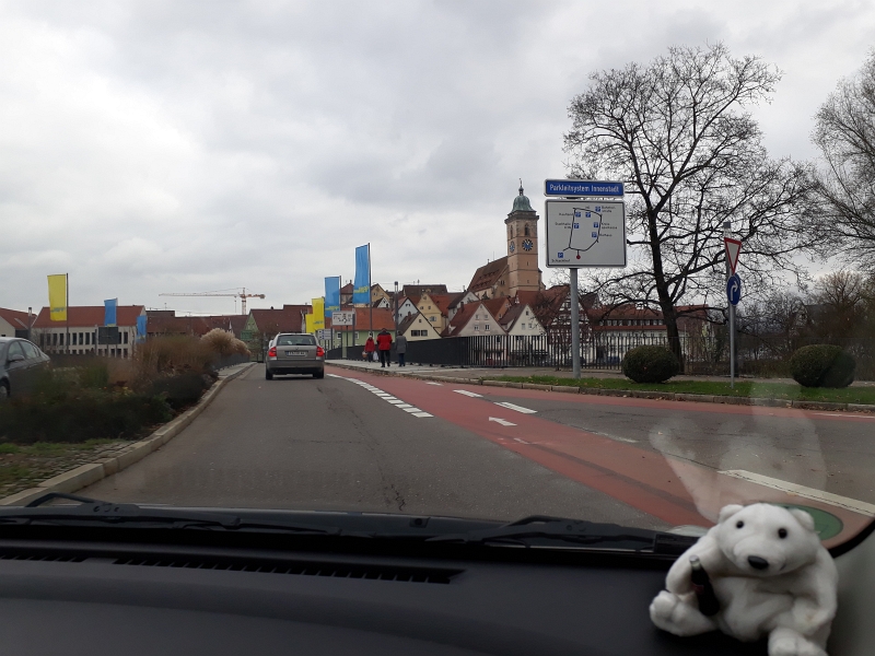 20171118_125448.jpg - Man hätte auch in ca. 10min zu Fuß die Altstadt von Nürtingen erreicht aber wir wollen evtl. noch nach Metzingen fahren, darum nehmen wir das Auto. ;-)