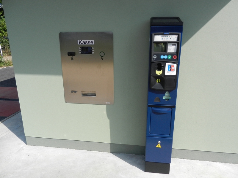 DSCN1054.JPG - Der Parkschein- bzw. Geldwechselautomat.