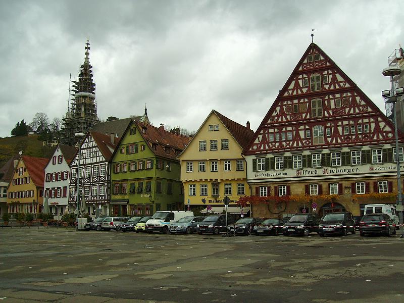 IMGP0078.JPG - Die Spitalkelter wurde 1582 als Kelter des St. Katharinen-Hospitals, das etwa um 1811 abgebrochen wurde, erbaut. Zu finden als mächtigstes Bürgerhaus am Marktplatz (im Bild rechts)