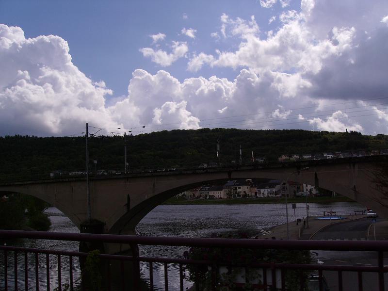 IMGP0011.JPG - Hier fliesen Sauer und Mosel zusammen, dazwischen ist die Deutsch-Luxemburgerische Grenze.