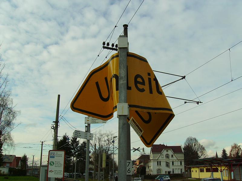 IMGP0249.JPG - Auf dem Weg zur Stadt entdecke ich dieses Umleitungsschild...