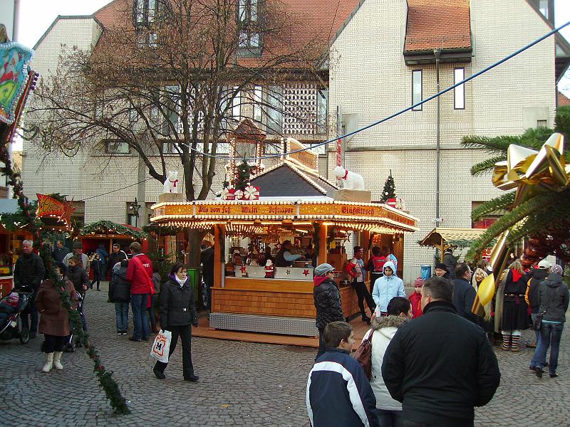 IMGP0273.JPG - Am Ziel unserer laaaaangen Reise gibt's zur Belohnung gleich am ersten Stand einen Glühwein.