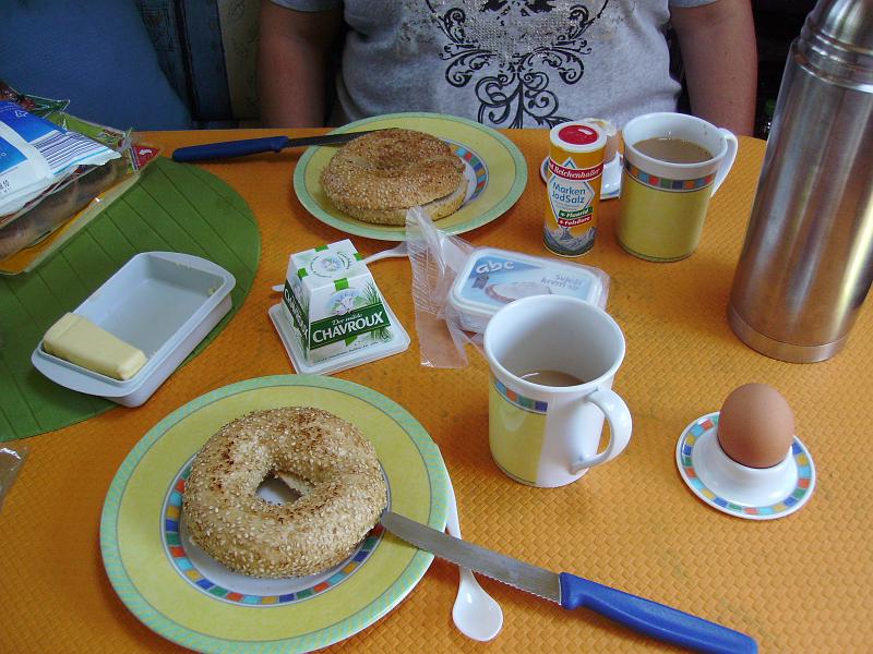 IMGP0236.JPG - Es gibt nichts schöneres als ein leckeres Frühstück mit Gackgack-Ei und frischen Bagels.