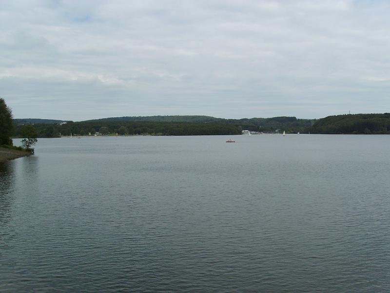 IMGP0261.JPG - Blick von der Staumauer auf den See.