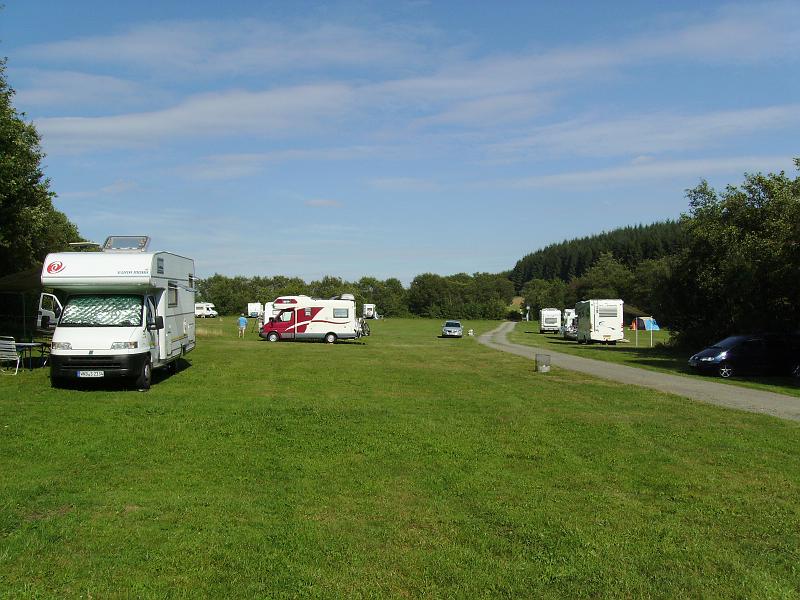 IMGP0275.JPG - Aha, am Wochende werden es doch noch einige Camperkollegen mehr. Ist auch ein schöner Platz.