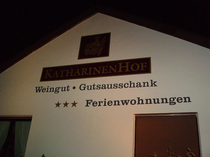 IMGP0691.JPG - Nach einem echt leckeren Essen und ein paar "Woi" laufen wir angetuttelt zurück zum Dixi.Es gab vom Chef gegrillter Spiessbraten vom Rebenfeuer mit Vinchili (Weingelee mit Peperoni)...Echt Saulecker...