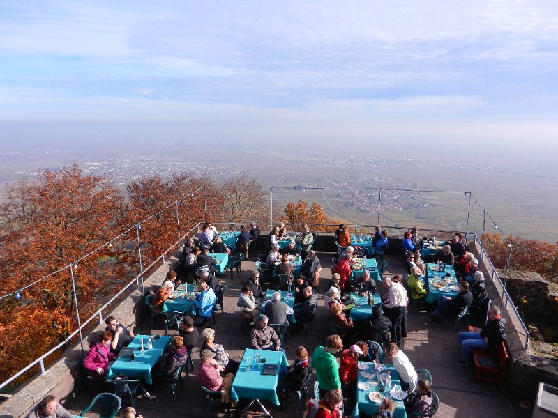 DSCN3844.JPG - ...genießen wir den traumhaften Ausblick über die Pfalz.