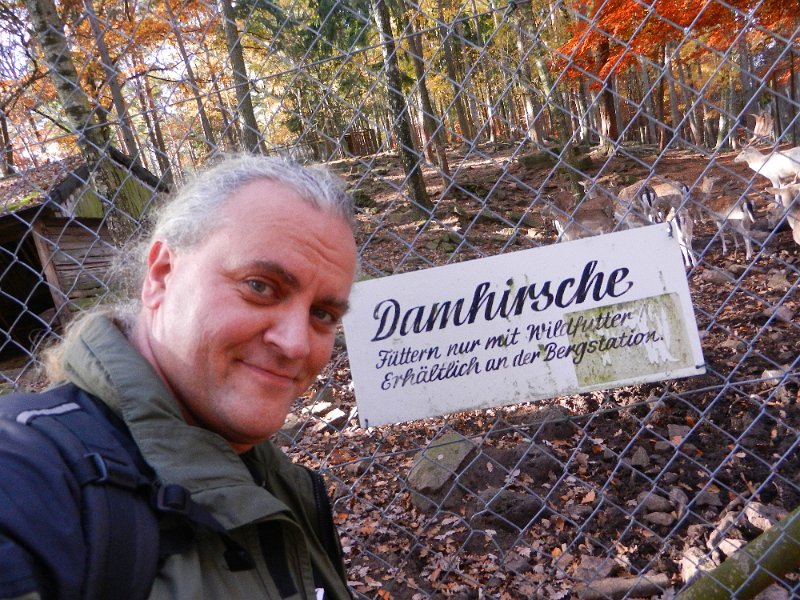 DSCN3865.JPG - ...also gehe ich an die Bergstation und bestelle Hirschbraten oder Rehrücken! . . . Näääääää, war nur e Witz... "e Woischorle wär mir lieber".