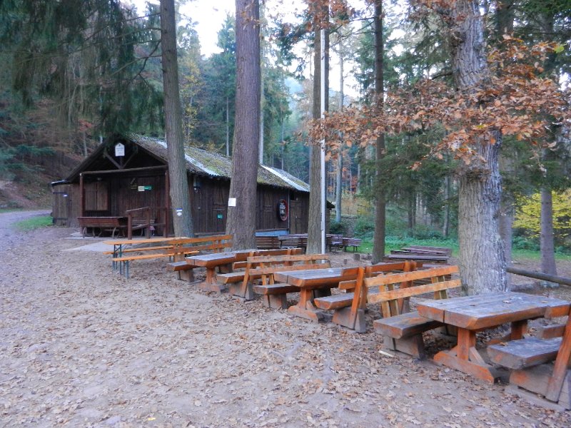 DSCN3906.JPG - In dieser Hütte befinden sich 30 Betten, die man im Sommer mieten kann.