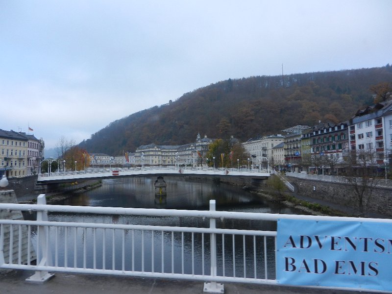 DSCN4053.JPG - Im Hintergrund das Staatsbad und die Spielbank von Bad Ems.