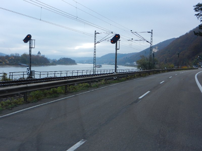 DSCN4059.JPG - Jetzt fahren wir immer entlang des Rheins in richtung Bingen.