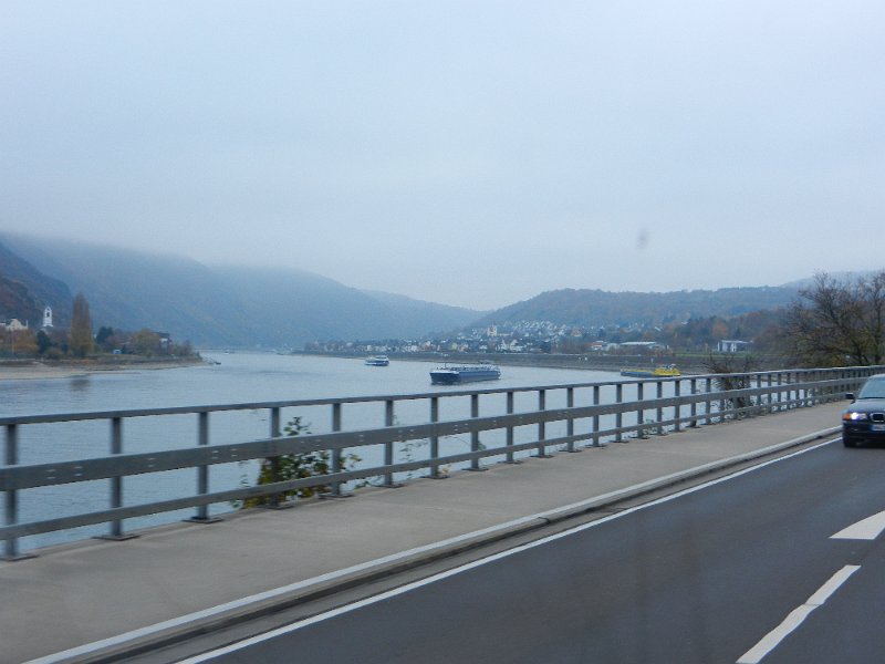 DSCN4069.JPG - Viel Verkehr auf dem Rhein.