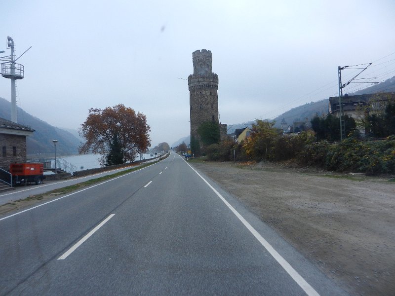 DSCN4074.JPG - Wir fahren durch Oberwesel.