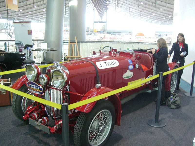 IMGP0156.JPG - In der Halle 1 gibt es in der Galerie eine Auto-Sondershow.