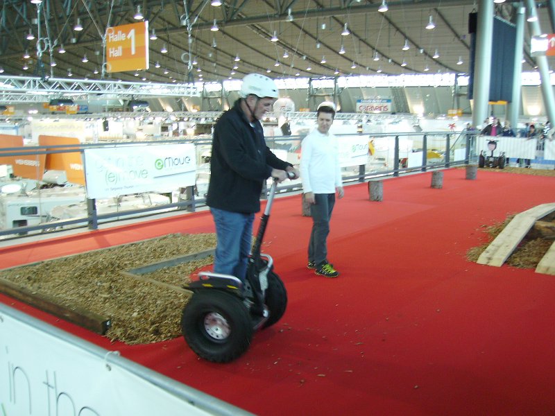 IMGP0166.JPG - Hier sind wir zum ersten mal mit einem Segway gefahren. Macht wirklich Spass und ist recht schnell zu erlernen.