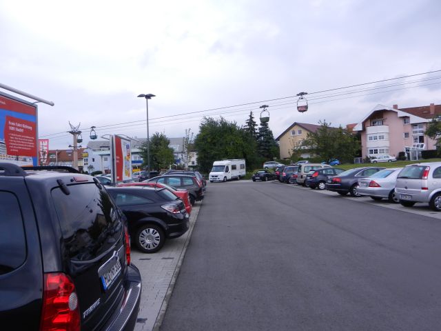 DSCN1873.JPG - Trotz des übervollen Parkplatz's finden wir eine Lücke.