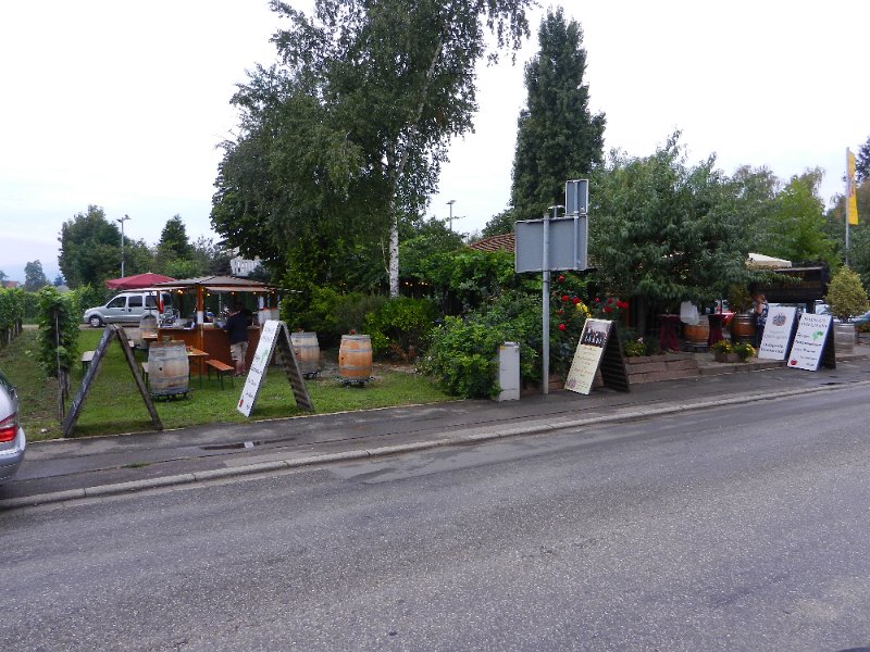 DSCN1576.JPG - Weil Biene Schuhe bekommen hat, darf ich mir als "Ausgleich" eine Kiste Wein beim Weingut-Anselmann holen :-)