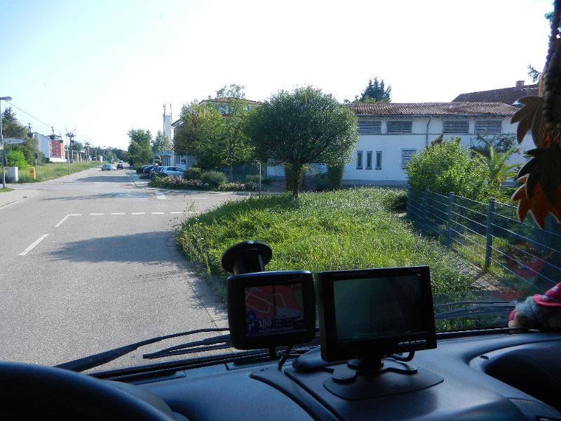 DSCN1586.JPG - Heute wollen wir nach Bad Schönborn in das Thermarium. Direkt an dem Thermalbad liegt der WellMobilPark auf dem wir die Nacht verbringen. Kurz nach 17 Uhr brausen wir los.