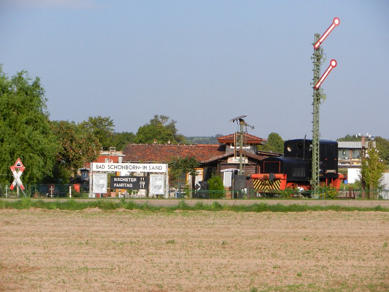 DSCN1600.JPG - Die Anlage der Eisenbahn-Freunde Bad-Schönborn e.V. Infos ->  www.eisenbahn-freunde-bad-schoenborn.deHier befindet sich eine große Gartenbahn auf dem Gelände.