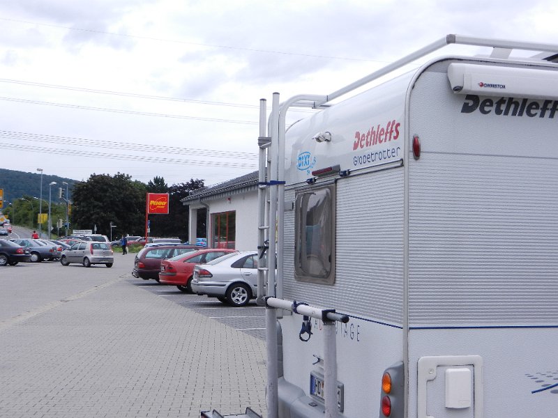 DSCN1307.JPG - An diesem Wochenende wollen wir nach Gentingen fahren wo sich gerade meine Eltern auf dem Campingplatz Ourtal-Idyl befinden. Wir wollen sie mit einem Überraschungsbesuch schocken :-)Zuvor machen wir noch kurz beim Penny halt um einen Snack für den Weg zu holen.