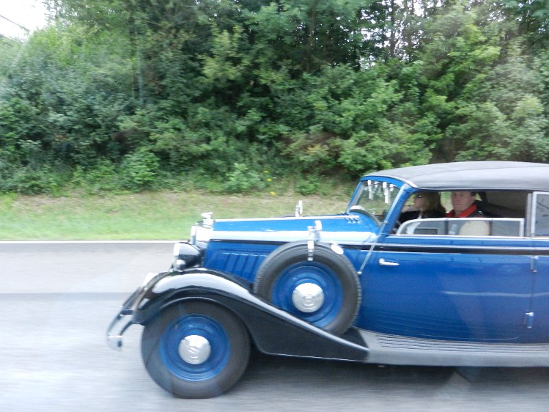 DSCN1309.JPG - Unterwegs haben wir einen schicken Oldtimer überholt...