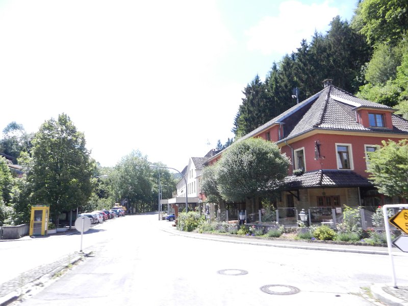 DSCN1345.JPG - Für den Heimweg wollen wir natürlich noch den Tank in Luxemburg voll machen und einkaufen. Sonntags hat dort ein schöner Markt geöffnet.