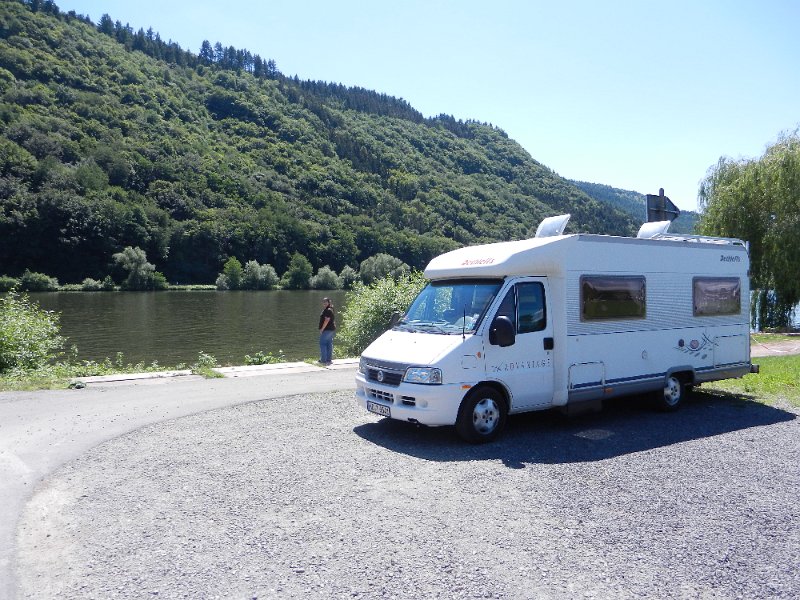 DSCN1384.JPG - Bei Mehring machen wir direkt an der Mosel halt und kochen einen Espresso...