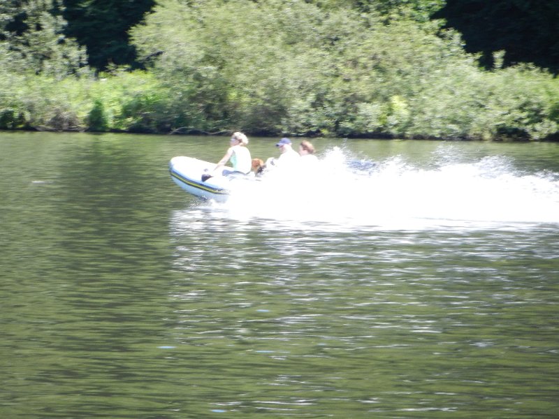 DSCN1387.JPG - Sehr viele Boote, Schiffe und Jetskis sind unterwegs...