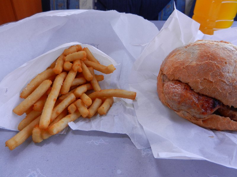 DSCN2123.JPG - Im Industriegebiet von Kaiserslautern MUSS ich UNBEDINGT bei "Raab's Rolling-Snack Imbiss" halten. Dort gibt es die besten Pommes und Fleischkäse die ich kenne!