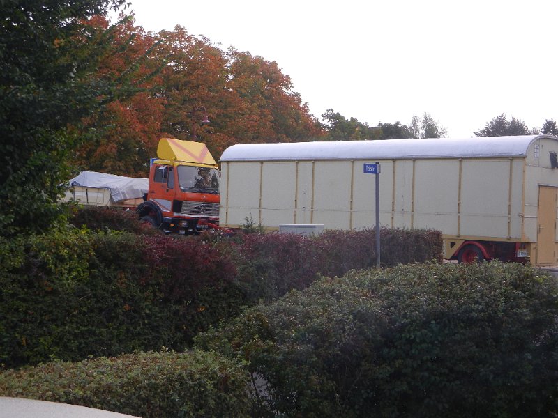 DSCN2135.JPG - Am Wochende ist Kerwe in Waldmohr. Hier wird schon fleißig rangiert.