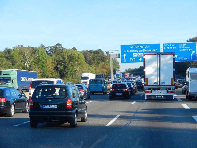 DSCN2166.JPG - Nach dem Tunnel, das gleiche Bild...Wir sind erst kurz vor Stuttgart und schon 1,5Std unterwegs...