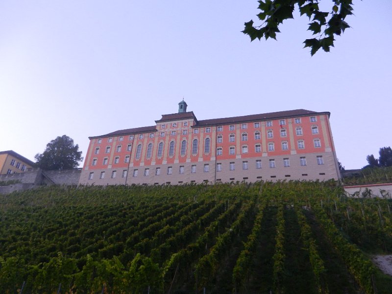 DSCN2266.JPG - Nach einem erholsamen Bad im warmen Thermalwasser widmen wir uns nun dem "Aufstieg" zu unserem Stellplatz.Hier im Bild das neue Schloss in der Oberstadt.