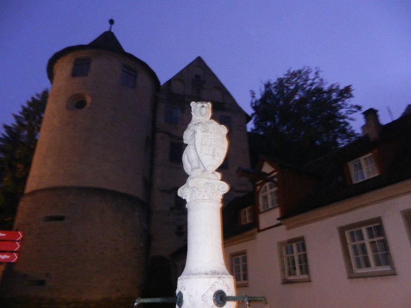 DSCN2276.JPG - Wir "erklimmen" die Steigstraße... Es geht höllisch steil Bergauf aber immer noch besser als im dunkeln die vielbefahrene Straße zu benutzen.