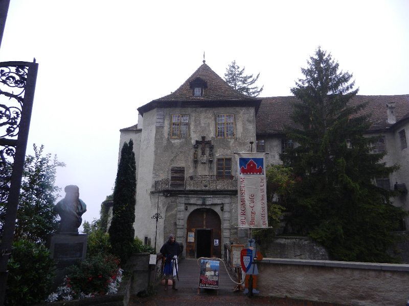 DSCN2299.JPG - Ein Ritter bewacht die Meersburg...