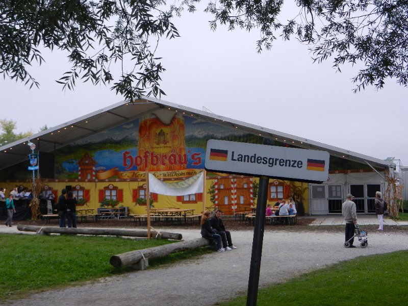 DSCN2382.JPG - Zurück in Deutschland entdecken wir das Oktoberfest.