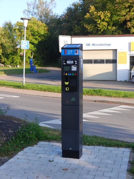 DSCN2427.JPG - Der Kassenautomat vom Stellplatz. Sogar mit Karte kann man zahlen.