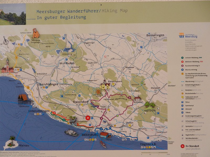 DSCN2428.JPG - An einer Infotafel entdecke ich diesen Wanderführer... Nach Wandern ist mir heute nicht mehr...