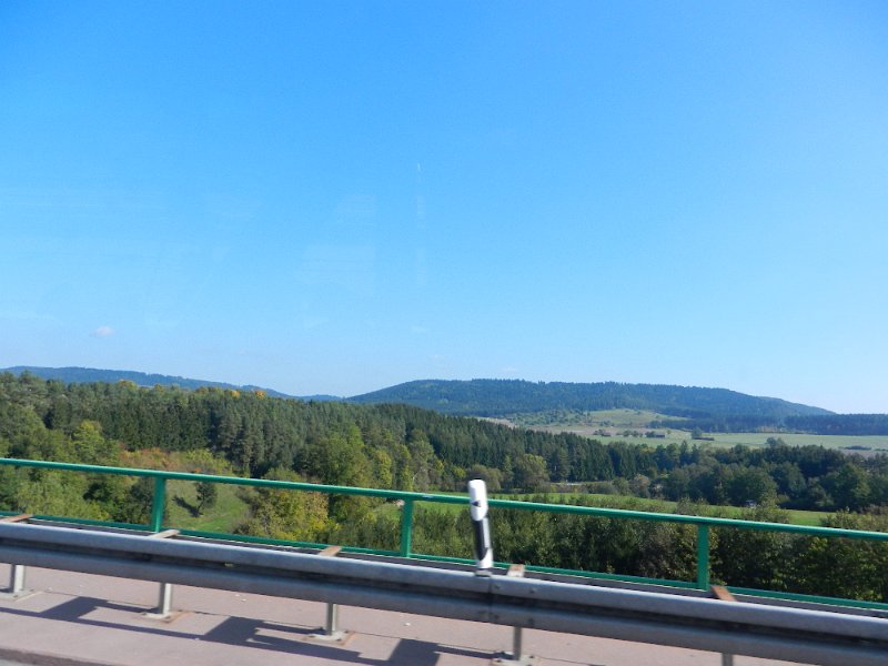 DSCN2456.JPG - Das Wetter ist zu schön um einfach auf der Autobahn nach Hause zu brummen, so beschließen wir einen kleinen Umweg über die Schwarzwaldhochstraße zu machen.