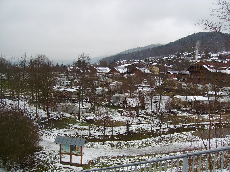 IMGP0033.JPG - Der Campingplatz vom Damm heruntergeknipst.