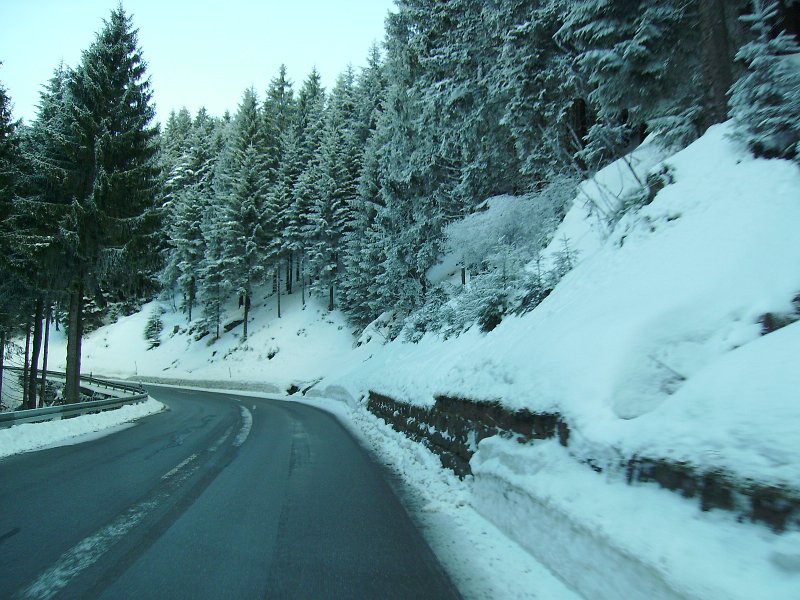 IMGP0074.JPG - Oh-Oh... Der Zustand der Straße lässt zu wünschen übrig...