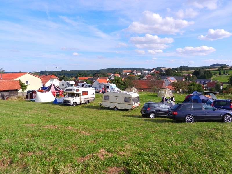 DSCN0652.JPG - Mittlerweile ist aus der Wiese ein Campingplatz geworden :-)