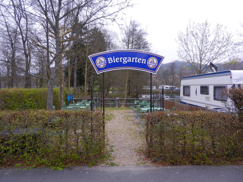 DSCN6181.JPG - Der Biergarten ist leider noch geschlossen, es ist auch recht kühl momentan...