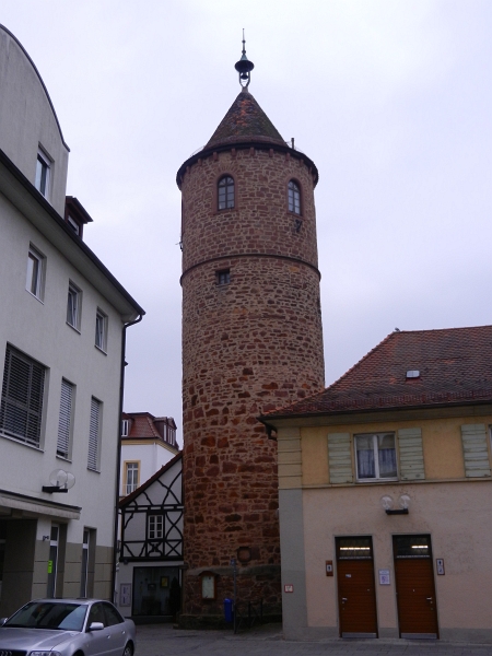 DSCN6243.JPG - Ein schiefer Turm in der Turmgasse.