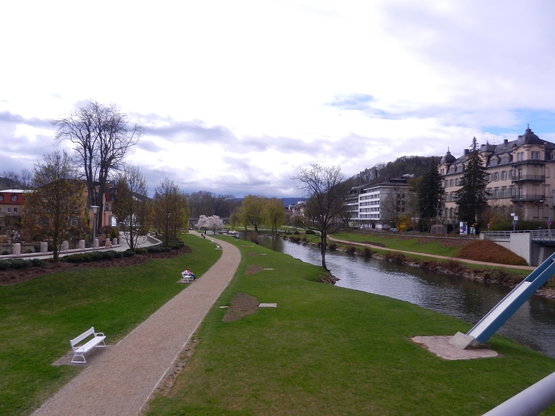 DSCN6312.JPG - Wir kommen wieder zurück durch den Park.