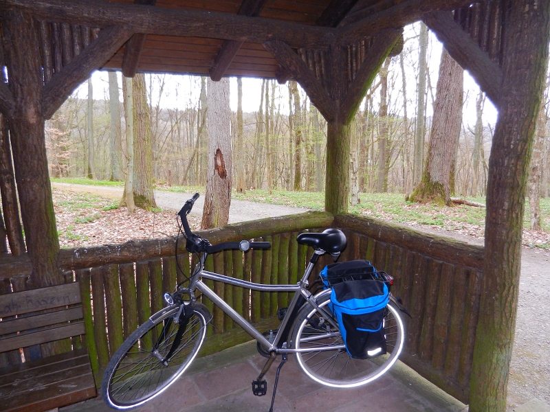 DSCN6316.JPG - Wir finden unterschlupf in einer kleinen Hütte.