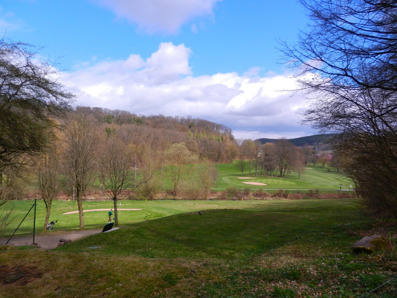 DSCN6320.JPG - Dann müssen wir uns in acht nehmen vor fliegenden Golfbällen!